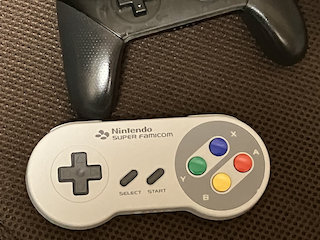 スーパーファミコン風のSwitchコントローラー